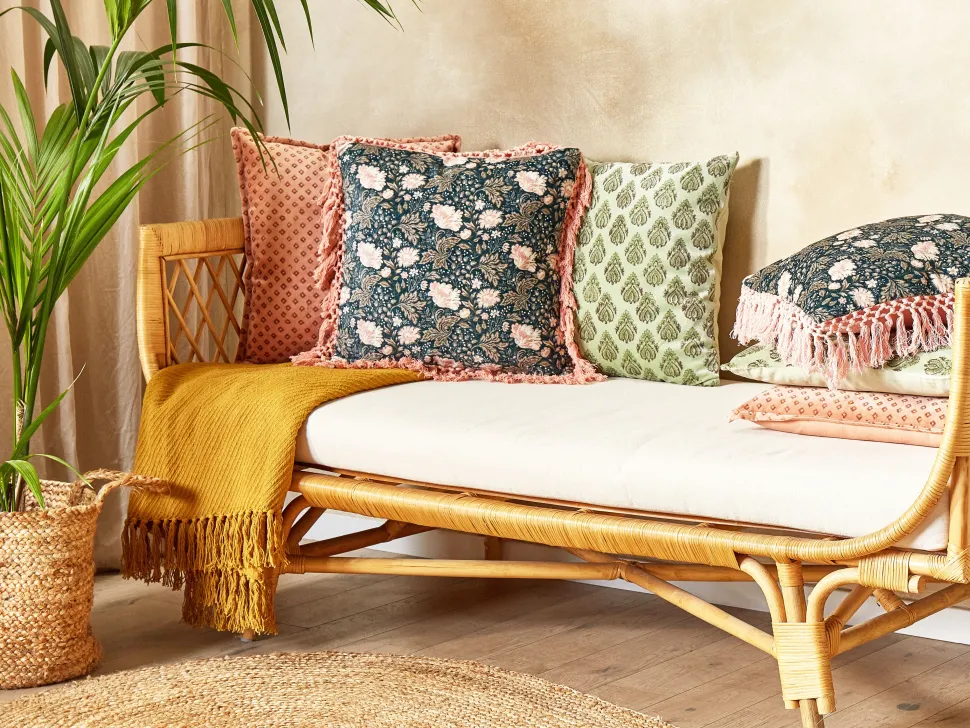 Almofada Decorativa Com Padrao De Flores Em Veludo Verde E Rosa 45 X 45 Cm Parrotia