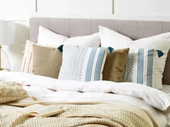 Almofada Decorativa Em Algodao Branco E Azul Escuro 45 X 45 Cm Tilia