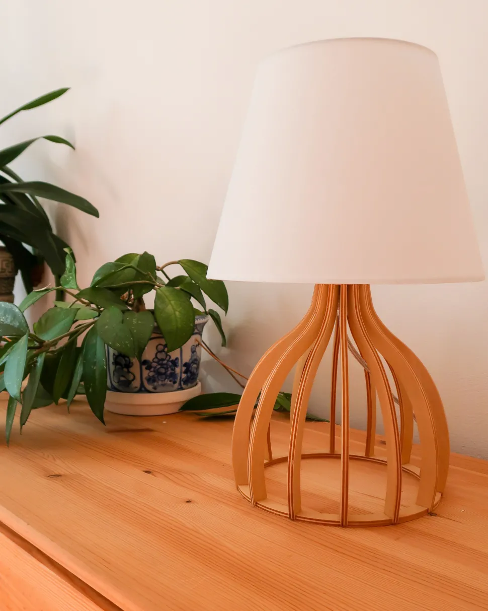 Candeeiro De Mesa Branco Em Madeira Agueda