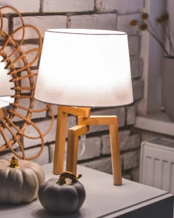Candeeiro De Mesa Com Pernas De Madeira E Abajur Branco Nalon