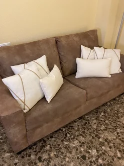 Candeeiro De Mesa Em Metal Dourado E Abajur Branco Yasuni