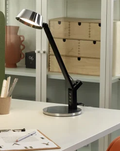 Candeeiro De Mesa Led Em Metal Prateado Com Porta Usb Chamaeleon