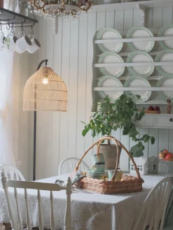 Candeeiro De Pe Em Rattan Cor Natural 165 Cm Bernica