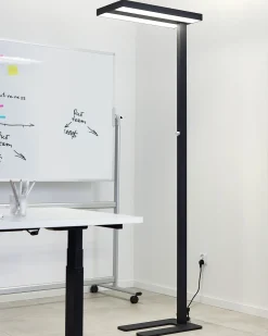 Candeeiro Led De Pe Em Metal Preto 197 Cm Taurus