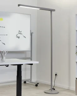 Candeeiro Led De Pe Em Metal Prateado 186 Cm Perseus