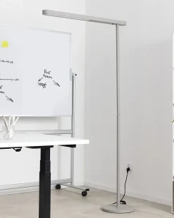 Candeeiro Led De Pe Em Metal Prateado 186 Cm Perseus