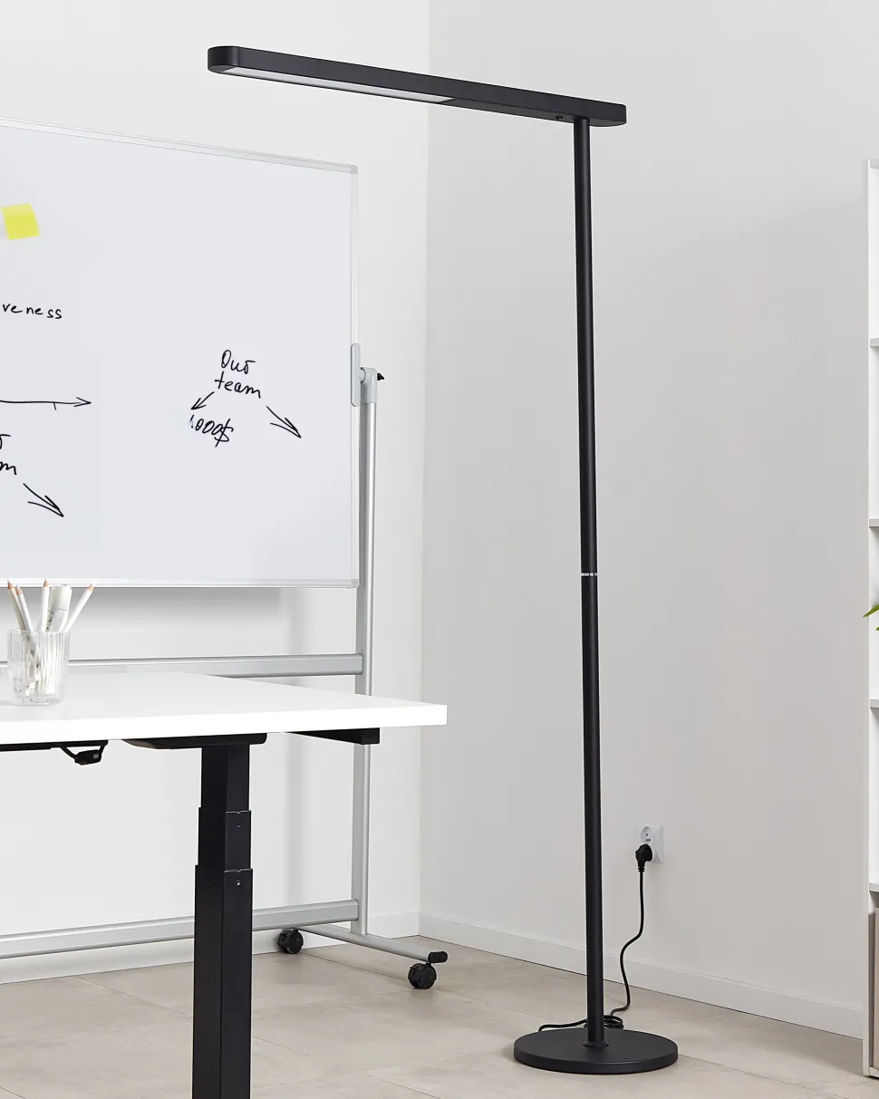 Candeeiro Led De Pe Em Metal Preto 186 Cm Perseus