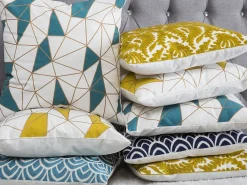 Conjunto De 2 Almofadas Com Padrao Geometrico Amarelo 45 X 45 Cm Clarkia