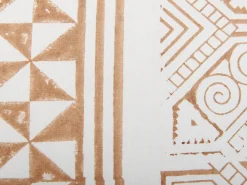 Conjunto De 2 Almofadas Decorativas Com Padrao Geometrico Em Algodao Castanho Claro E Branco 45 X 45 Cm Malus