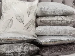 Conjunto De 2 Almofadas Decorativas Com Lantejoulas 45 X 45 Cm Prateada Aster
