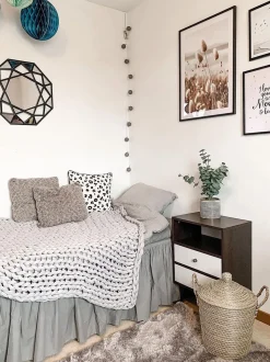 Mesa De Cabeceira Com 2 Gavetas Em Madeira Escura E Branco Arvin