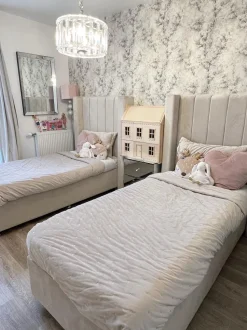 Mesa De Cabeceira Com 2 Gavetas Em Efeito Espelhado Prateado Nesle