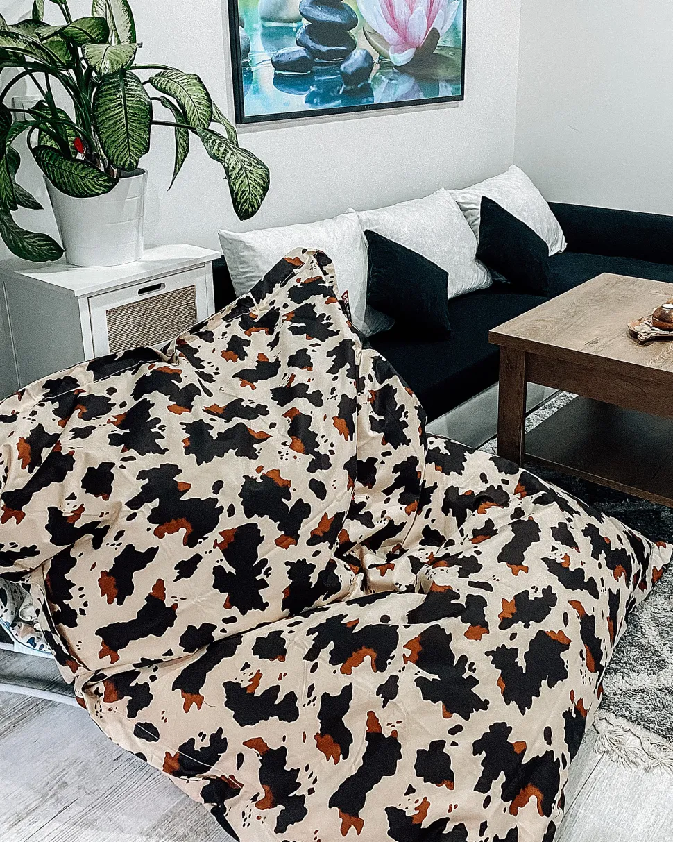 Pufe Almofada Com Padrao De Vaca 140 X 180 Cm Fuzzy