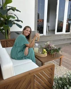 Sofa De Jardim De 3 Lugares Em Madeira De Acacia Com Almofadas Brancas Baratti
